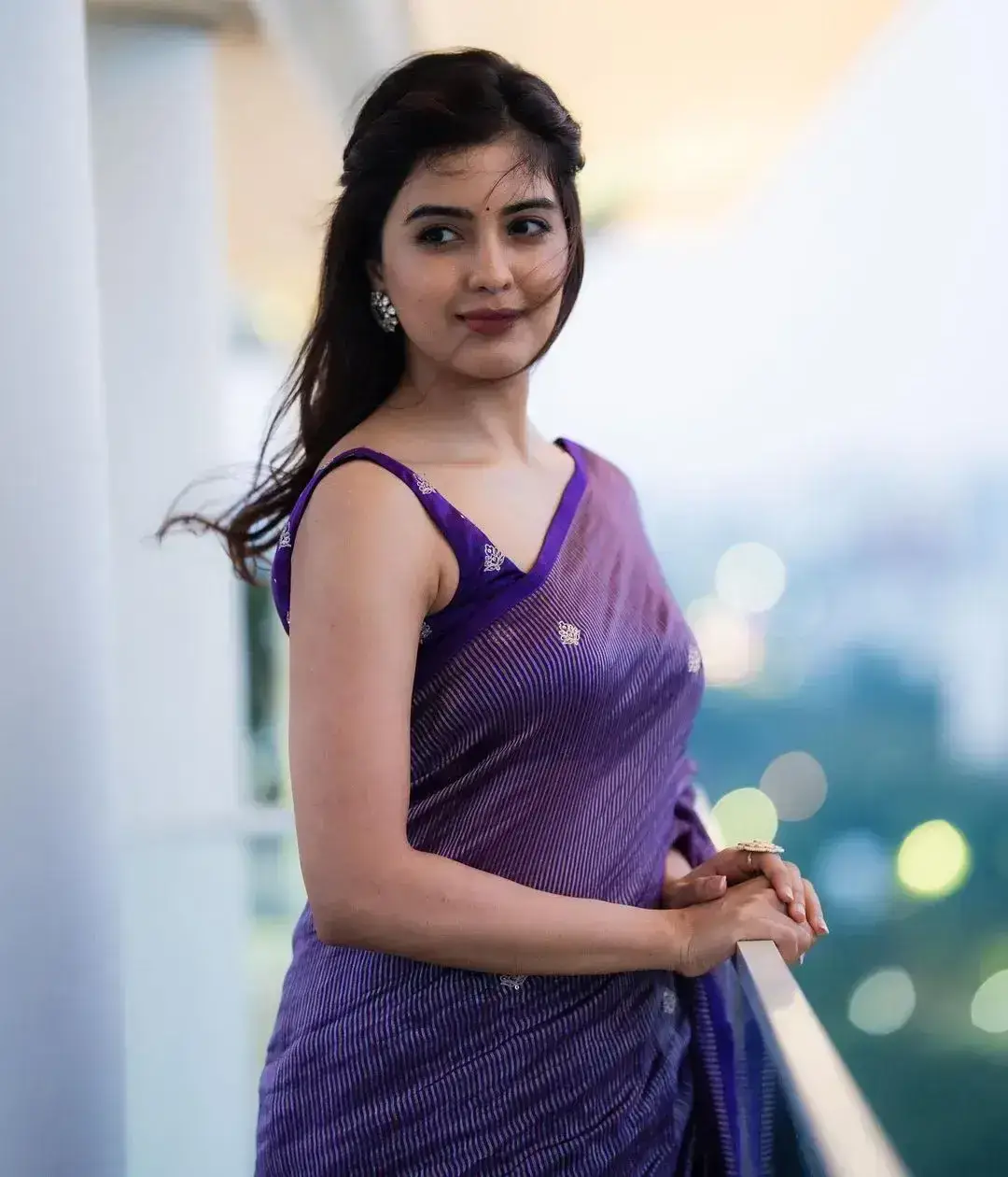 Indian Actress Amritha Aiyer Images in Blue Colour Saree